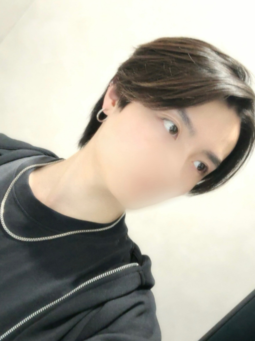 RYOSUKE(ﾘｮｳｽｹ) え、急に見つめてくるじゃん どうしたの？